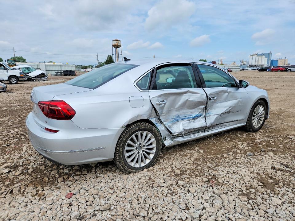 54173516 :رقم المزاد ، 1VWBT7A33HC030487 vin ، 2017 Volkswagen Passat مزاد بيع