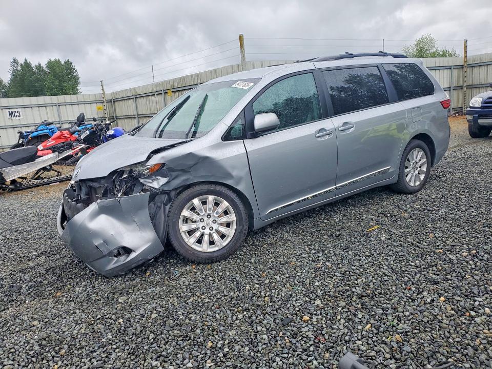 54727626 :رقم المزاد ، 5TDJK3DCXFS095080 vin ، 2015 Toyota Sienna مزاد بيع