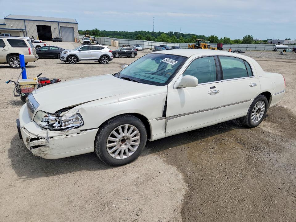 2004 Lincoln Town Car მანქანა იყიდება აუქციონზე, vin: 1LNHM83W44Y680171, აუქციონის ნომერი: 54993966