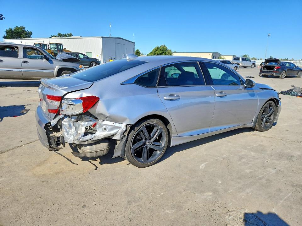 53943256 :رقم المزاد ، 1HGCV1F34JA244981 vin ، 2018 Honda Accord مزاد بيع