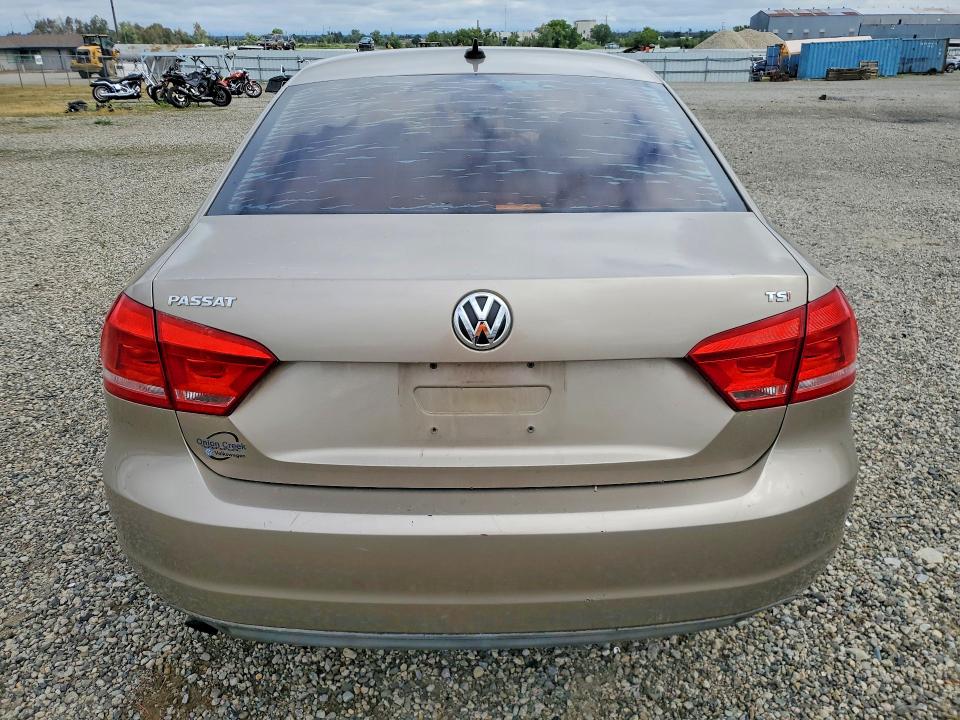 52548976 :رقم المزاد ، 1VWAT7A30FC007354 vin ، 2015 Volkswagen Passat مزاد بيع