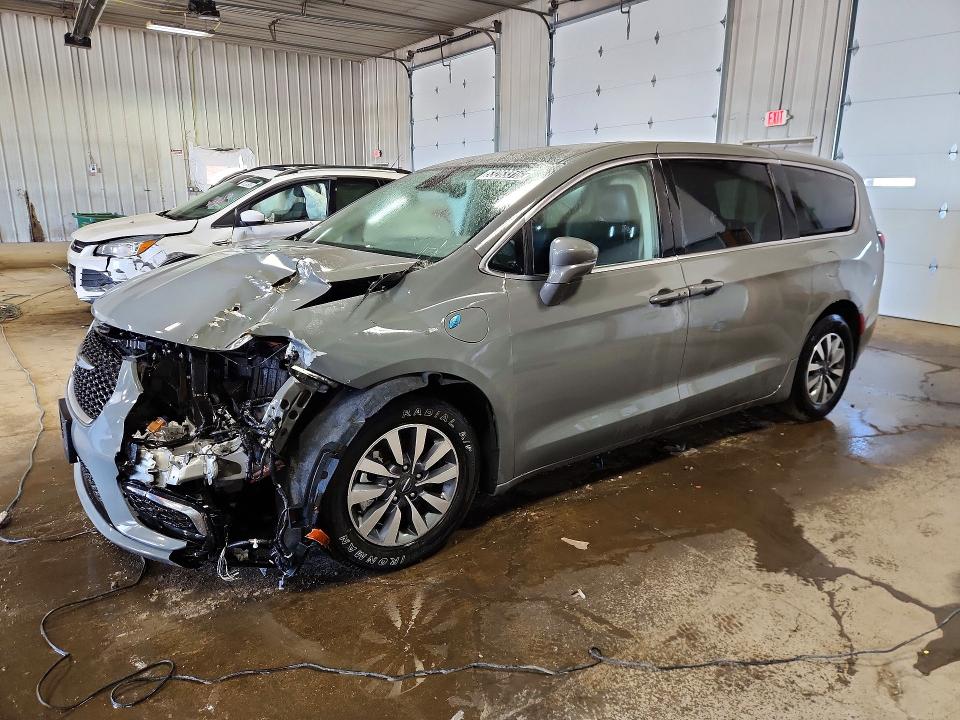 Продаж на аукціоні авто 2022 Chrysler Pacifica, vin: 2C4RC1L74NR124248, номер лоту: 53263316