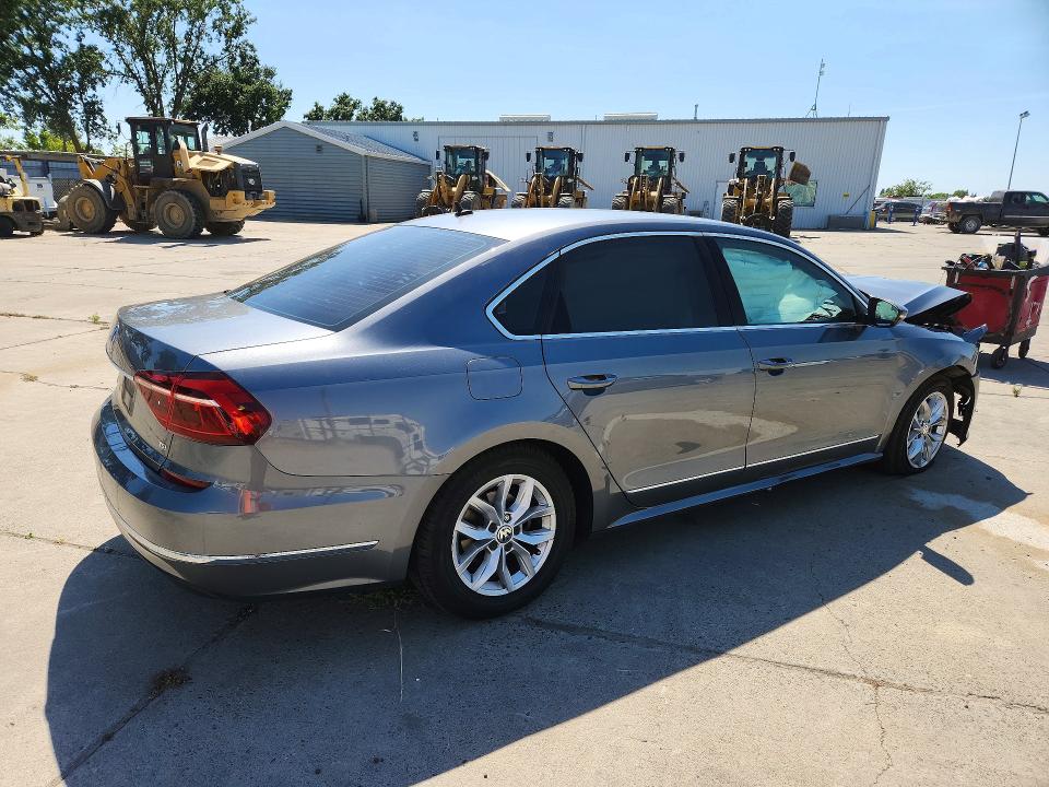 54620716 :رقم المزاد ، 1VWAT7A37HC008973 vin ، 2017 Volkswagen Passat مزاد بيع