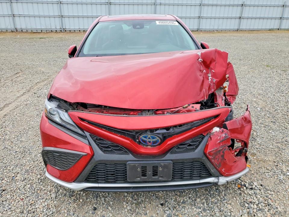 49005496 :رقم المزاد ، 4T1K31AK1MU031290 vin ، 2021 Toyota Camry Hybrid مزاد بيع