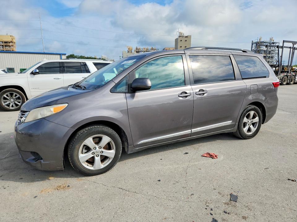 53950706 :رقم المزاد ، 5TDKZ3DC8HS841903 vin ، 2017 Toyota Sienna مزاد بيع