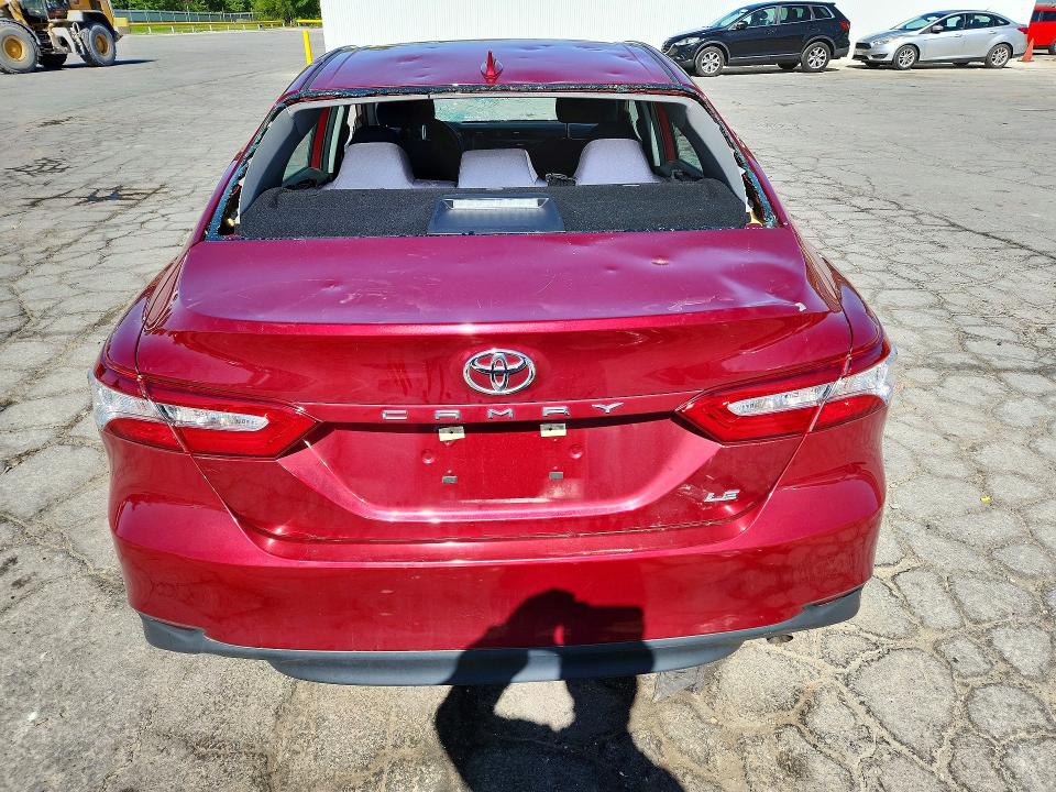 52422956 :رقم المزاد ، 4T1B11HK8KU747922 vin ، 2019 Toyota Camry مزاد بيع