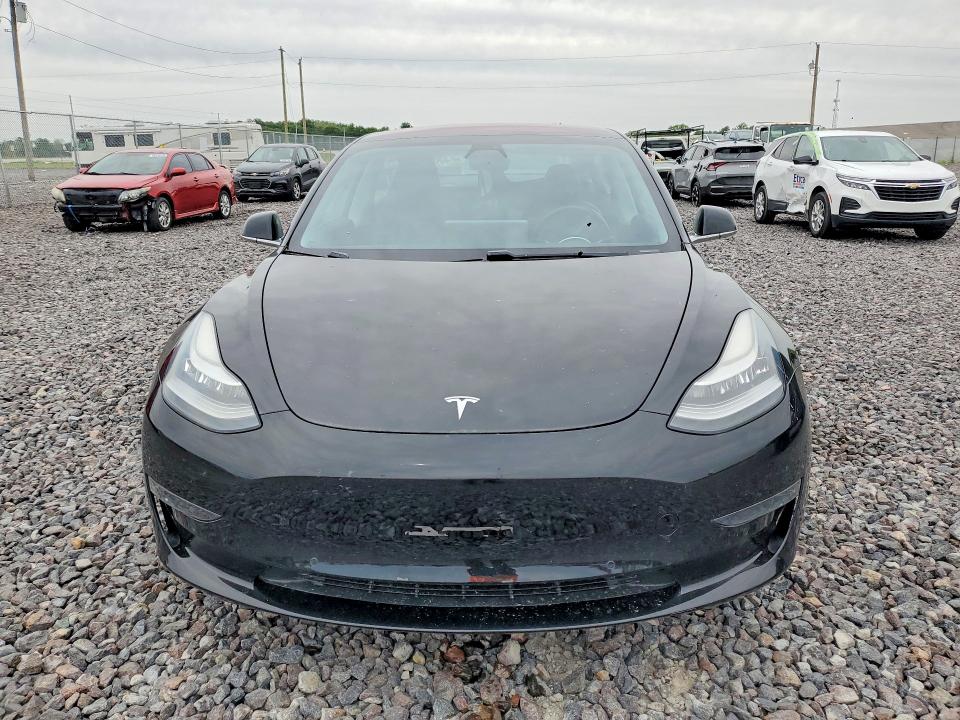 55230916 :رقم المزاد ، 5YJ3E1EB3JF183704 vin ، 2018 Tesla Model 3 مزاد بيع