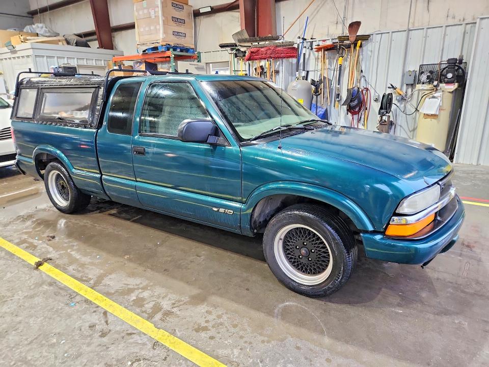55368666 :رقم المزاد ، 1GCCS19X2W8133172 vin ، 1998 Chevrolet S Truck مزاد بيع