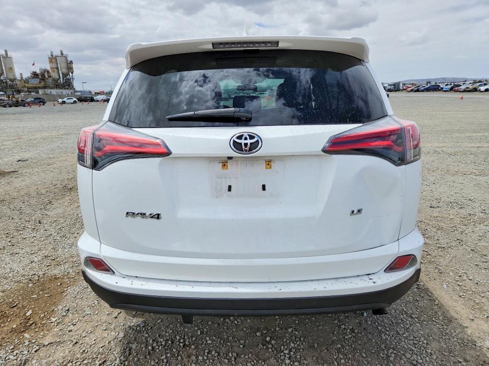 54820286 :رقم المزاد ، 2T3ZFREV3JW439298 vin ، 2018 Toyota Rav4 مزاد بيع