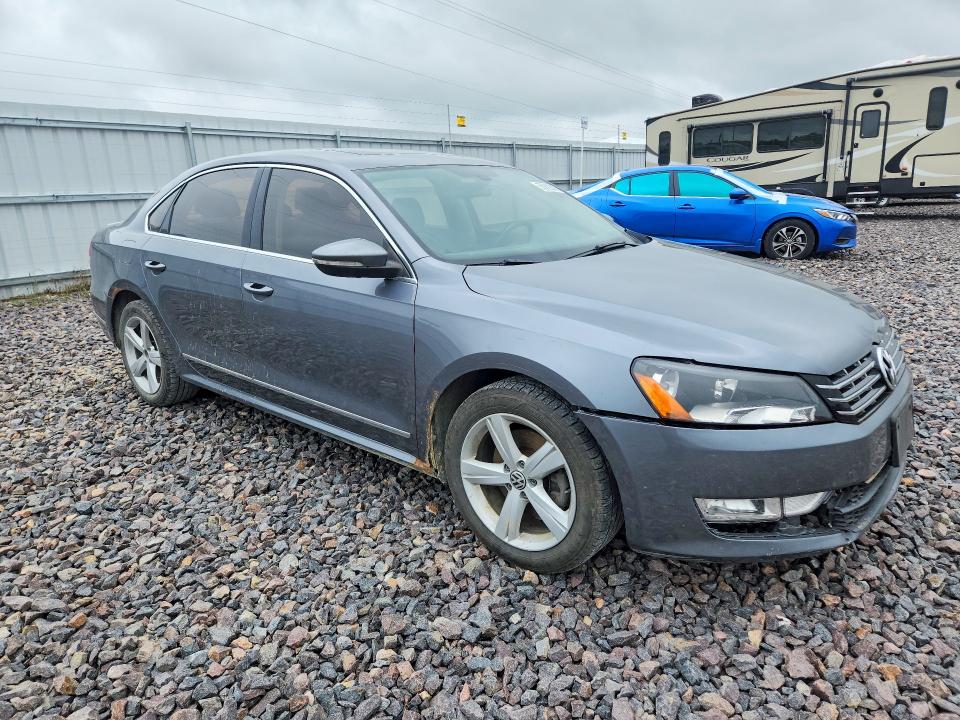 55022806 :رقم المزاد ، 1VWCM7A32DC120564 vin ، 2013 Volkswagen Passat مزاد بيع