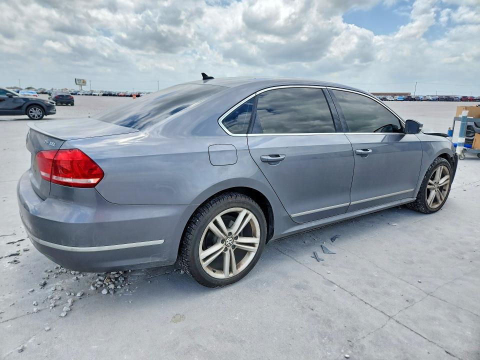54126336 :رقم المزاد ، 1VWCN7A39EC068588 vin ، 2014 Volkswagen Passat مزاد بيع