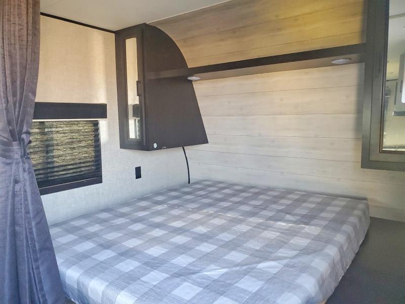 53755406 :رقم المزاد ، 1UJBJ0BL7N17Z0816 vin ، 2022 Jayflight Recreational Vehicle (rv) مزاد بيع