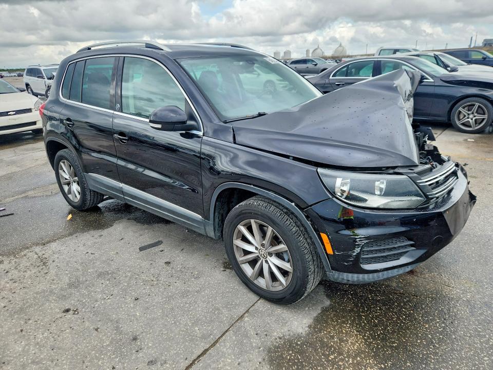 54528306 :رقم المزاد ، WVGRV7AX8HK021347 vin ، 2017 Volkswagen Tiguan مزاد بيع