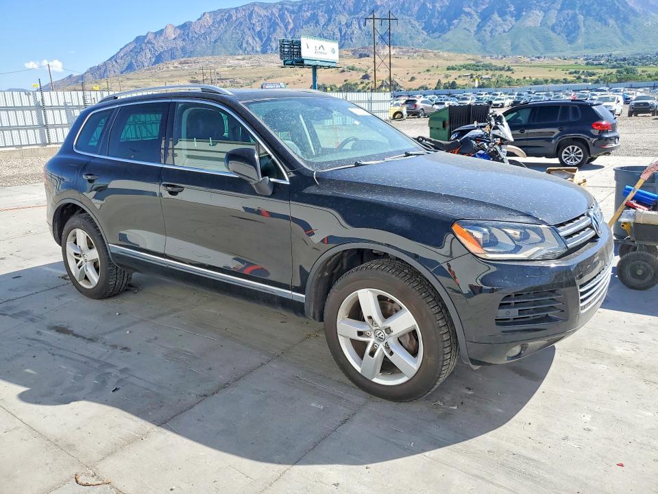 2011 Volkswagen Touareg მანქანა იყიდება აუქციონზე, vin: WVGFF9BP9BD006779, აუქციონის ნომერი: 54816426