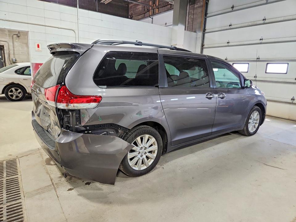 55381986 :رقم المزاد ، 5TDDK3DC1DS065475 vin ، 2013 Toyota Sienna مزاد بيع