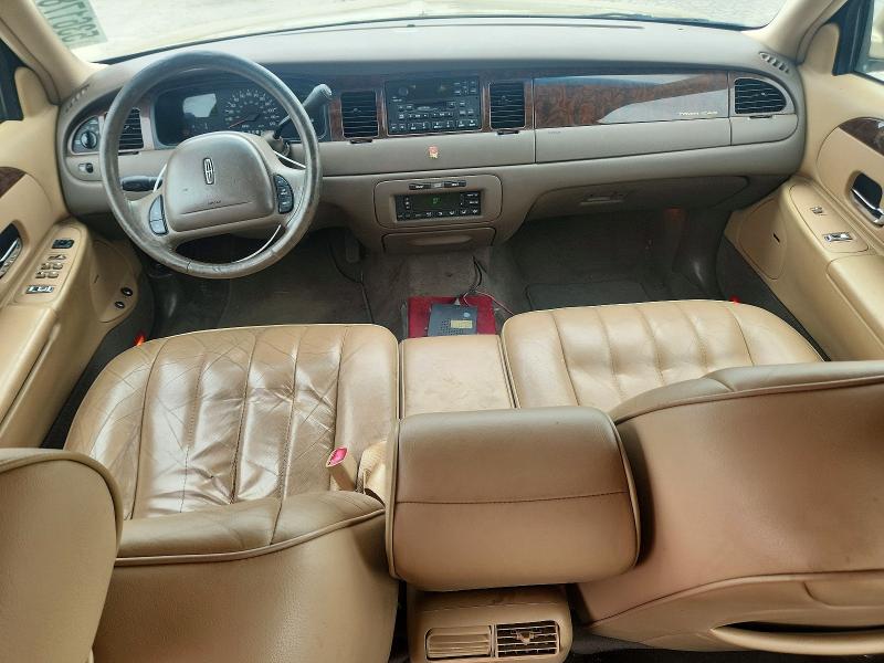 53617886 :رقم المزاد ، 1LNFM81W6WY725107 vin ، 1998 Lincoln Town Car مزاد بيع