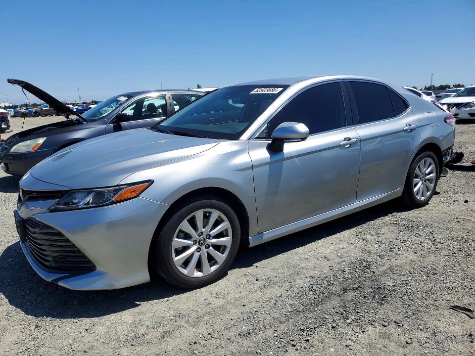 52903686 :رقم المزاد ، 4T1L11AKXLU876535 vin ، 2020 Toyota Camry مزاد بيع