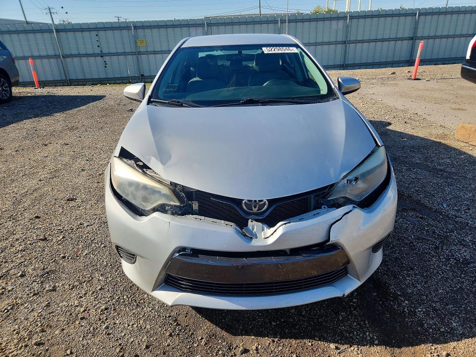52298046 :رقم المزاد ، 5YFBURHE9FP315492 vin ، 2015 Toyota Corolla مزاد بيع