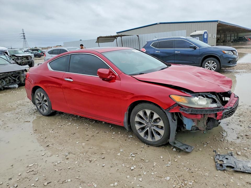 53811106 :رقم المزاد ، 1HGCT1B87FA013359 vin ، 2015 Honda Accord مزاد بيع