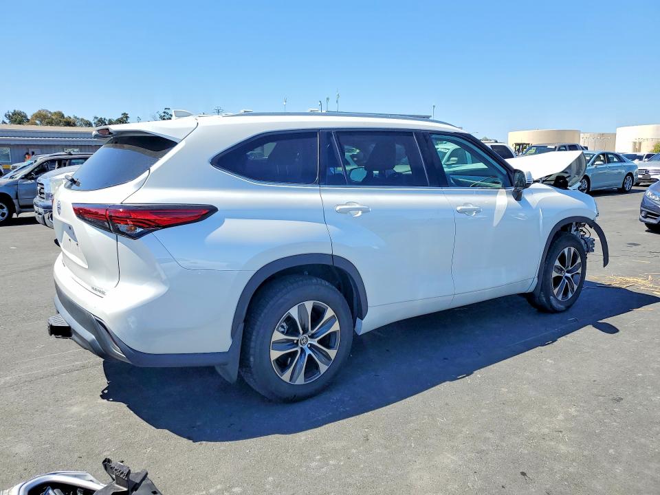 Продажа на аукционе авто 2022 Toyota Highlander, vin: 5TDHZRBH2NS221460, номер лота: 53957676