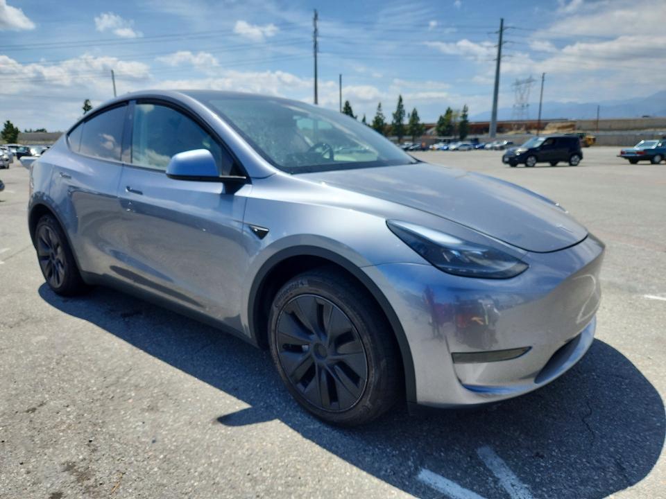 52432376 :رقم المزاد ، 7SAYGDED7SF313233 vin ، 2025 Tesla Model Y مزاد بيع