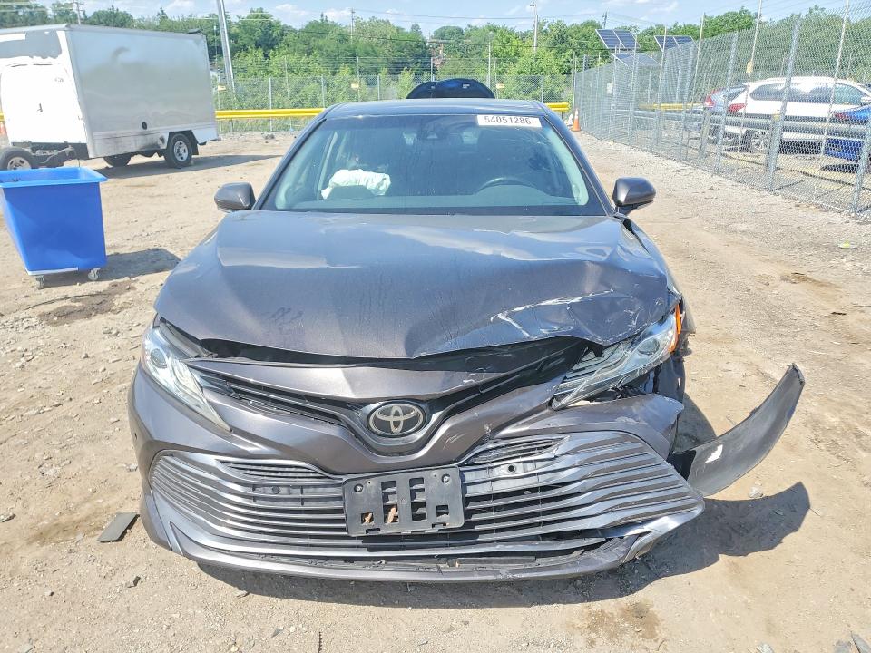 2018 Toyota Camry მანქანა იყიდება აუქციონზე, vin: 4T1B11HK7JU021919, აუქციონის ნომერი: 54051286