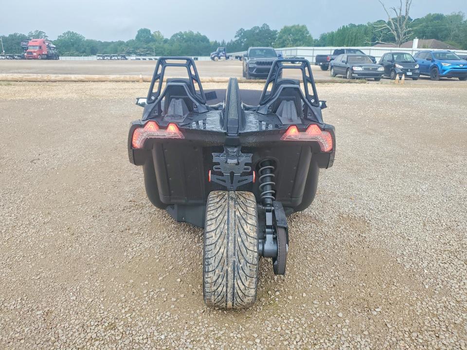 55384756 :رقم المزاد ، 57XAASFA3H8120506 vin ، 2017 Polaris Slingshot مزاد بيع
