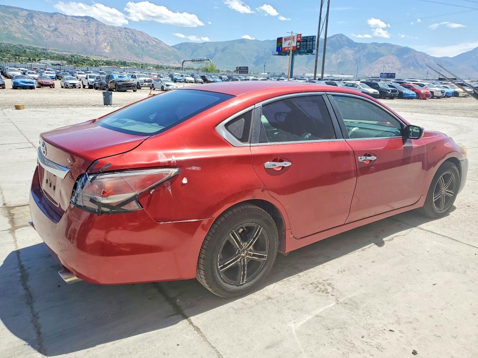 2015 Nissan Altima მანქანა იყიდება აუქციონზე, vin: 1N4AL3APXFN375615, აუქციონის ნომერი: 55527566