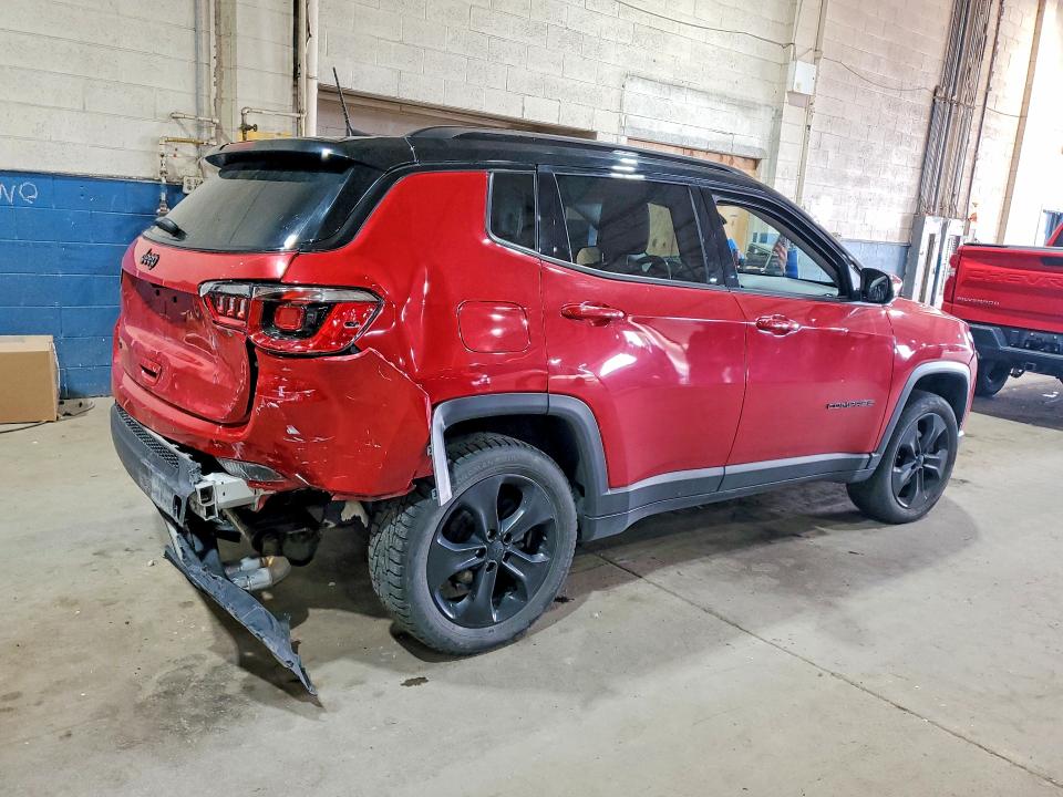 52373636 :رقم المزاد ، 3C4NJDBB3JT394283 vin ، 2018 Jeep Compass مزاد بيع