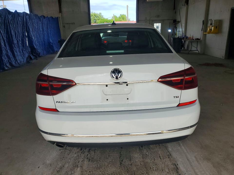 55390826 :رقم المزاد ، 1VWBT7A30HC012075 vin ، 2017 Volkswagen Passat مزاد بيع