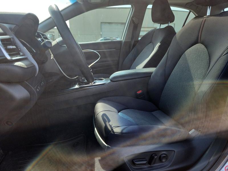 52081416 :رقم المزاد ، 4T1B11HK4JU107477 vin ، 2018 Toyota Camry مزاد بيع