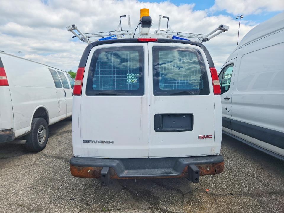 52362606 :رقم المزاد ، 1GTW7FCF3F1129202 vin ، 2015 Gmc Savana مزاد بيع