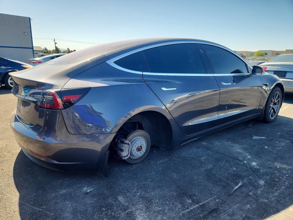 Продажа на аукционе авто 2018 Tesla Model 3, vin: 5YJ3E1EA9JF166915, номер лота: 53212966