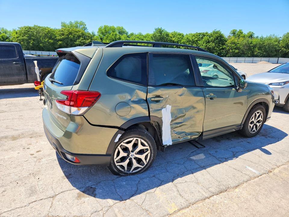 53290536 :رقم المزاد ، JF2SKAJC7MH586741 vin ، 2021 Subaru Forester مزاد بيع