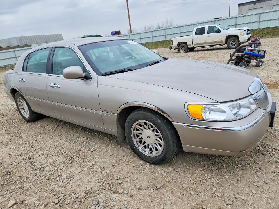 52152086 :رقم المزاد ، 1LNHM82WXXY617095 vin ، 1999 Lincoln Town Car مزاد بيع