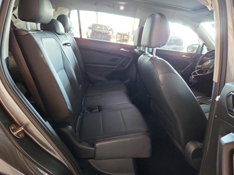 52031016 :رقم المزاد ، 3VV3B7AX0JM043877 vin ، 2018 Volkswagen Tiguan مزاد بيع
