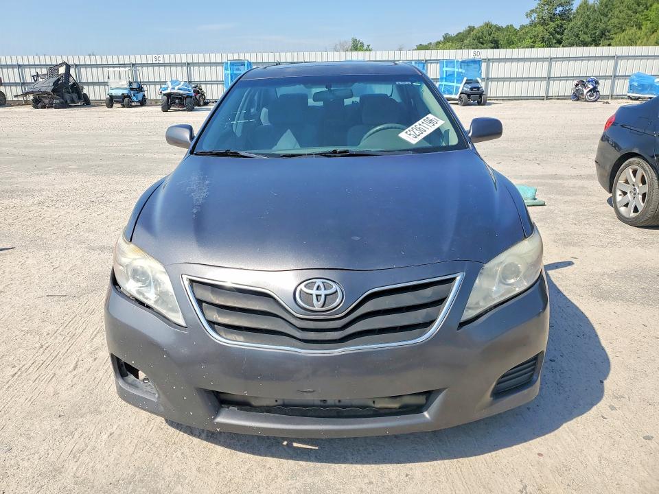 52361196 :رقم المزاد ، 4T1BF3EK3BU118988 vin ، 2011 Toyota Camry مزاد بيع
