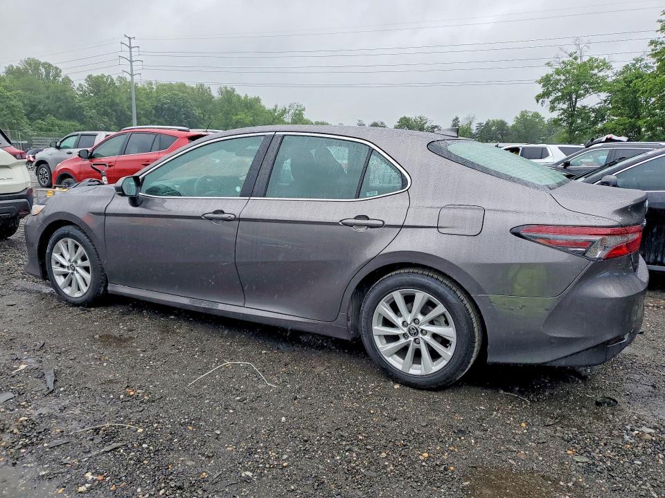 54514966 :رقم المزاد ، 4T1C11AK0NU009499 vin ، 2022 Toyota Camry مزاد بيع