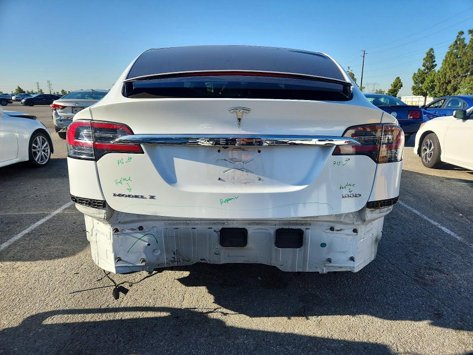 Продажа на аукционе авто 2018 Tesla Model X, vin: 5YJXCDE23JF093588, номер лота: 52248796