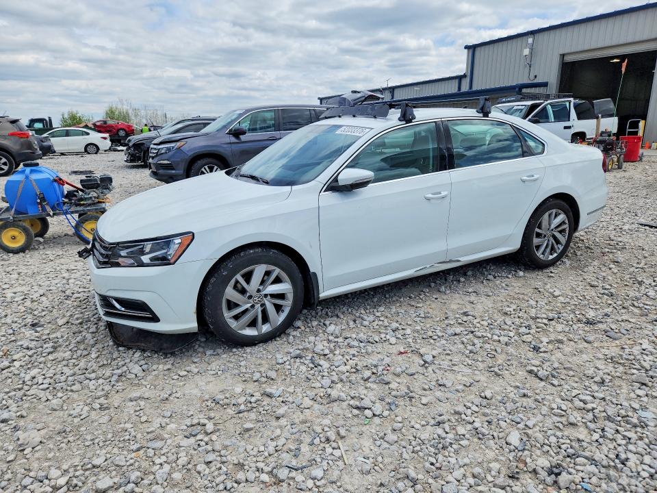 52033376 :رقم المزاد ، 1VWBA7A39JC000518 vin ، 2018 Volkswagen Passat مزاد بيع