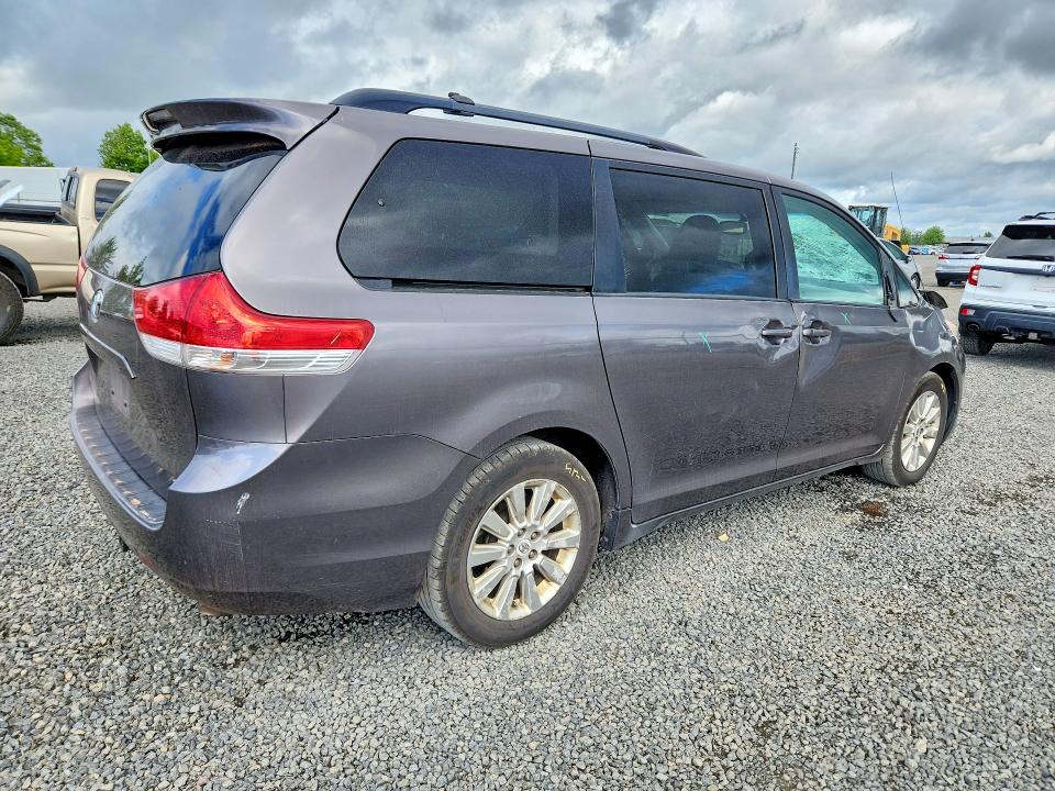 Продажа на аукционе авто 2011 Toyota Sienna, vin: 5TDJK3DC6BS008107, номер лота: 53126776