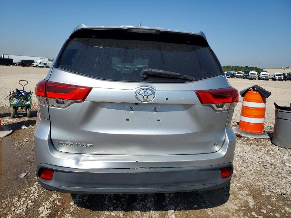Продажа на аукционе авто 2017 Toyota Highlander, vin: 5TDKZRFH4HS517701, номер лота: 53688696