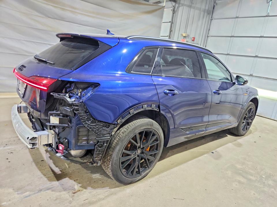 Продажа на аукционе авто 2022 Audi E-tron, vin: WA1VABGE0NB015345, номер лота: 52214776
