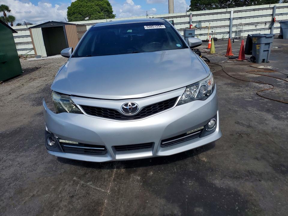 53851256 :رقم المزاد ، 4T1BF1FKXDU211335 vin ، 2013 Toyota Camry مزاد بيع