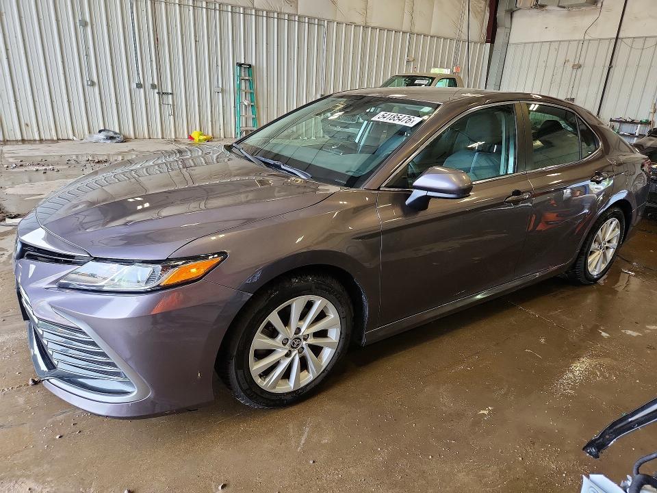 54185476 :رقم المزاد ، 4T1C11AK2MU614834 vin ، 2021 Toyota Camry مزاد بيع