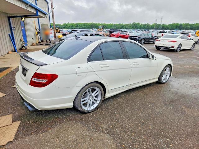 2012 Mercedes-benz C მანქანა იყიდება აუქციონზე, vin: WDDGF4HB0CR218066, აუქციონის ნომერი: 53202896