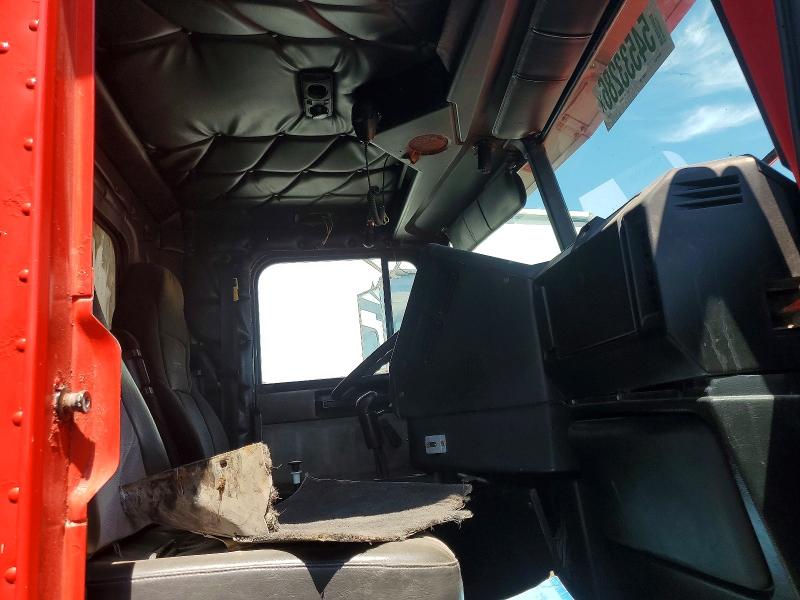 54533286 :رقم المزاد ، 1FVNFWEB5YLB89716 vin ، 2000 Freightliner Conventional مزاد بيع