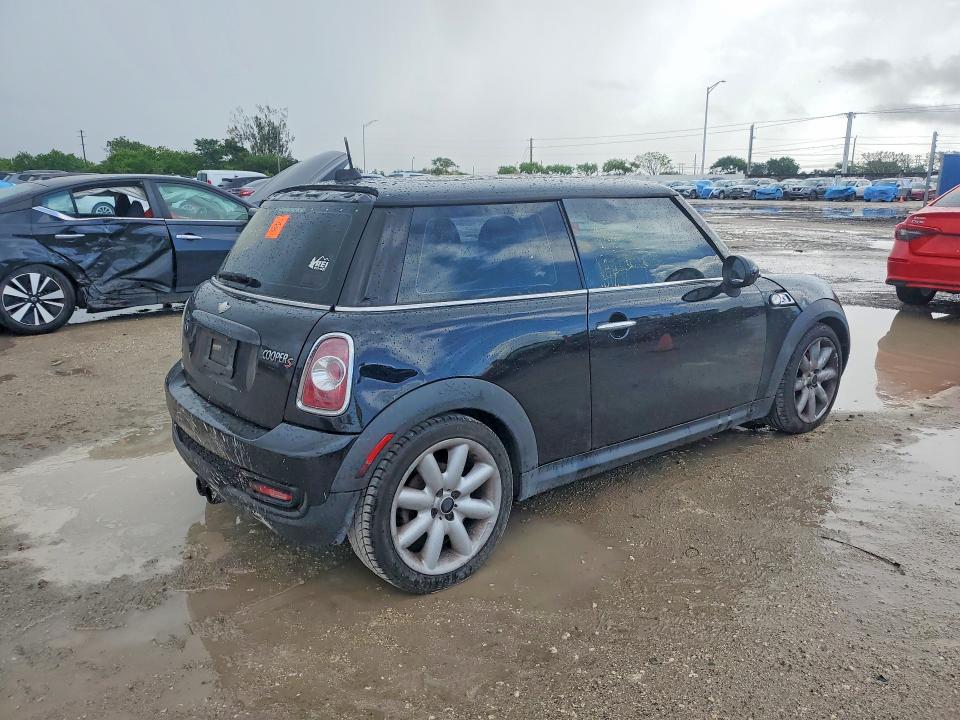 2011 Mini Cooper მანქანა იყიდება აუქციონზე, vin: WMWSV3C58BTY20523, აუქციონის ნომერი: 54132756