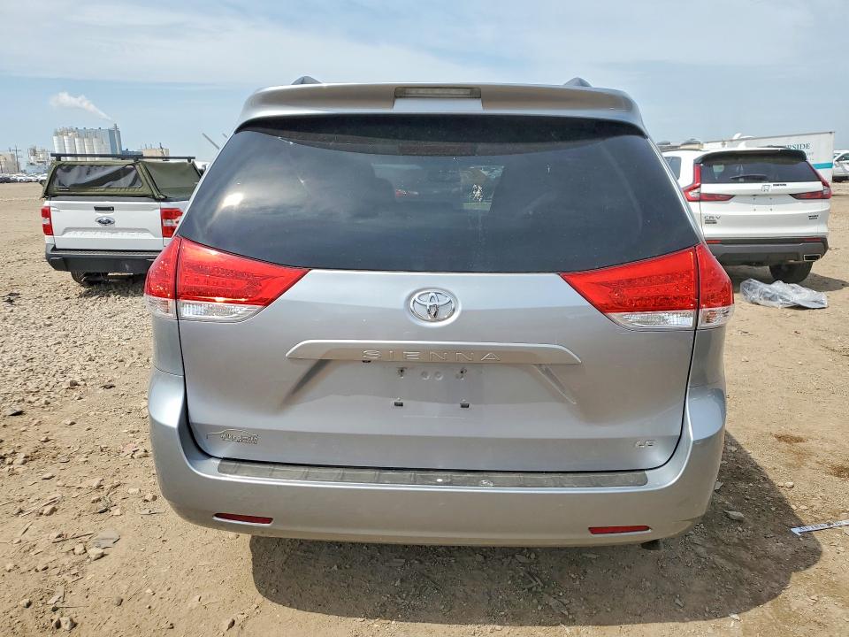 54621566 :رقم المزاد ، 5TDKK3DC1CS192247 vin ، 2012 Toyota Sienna مزاد بيع