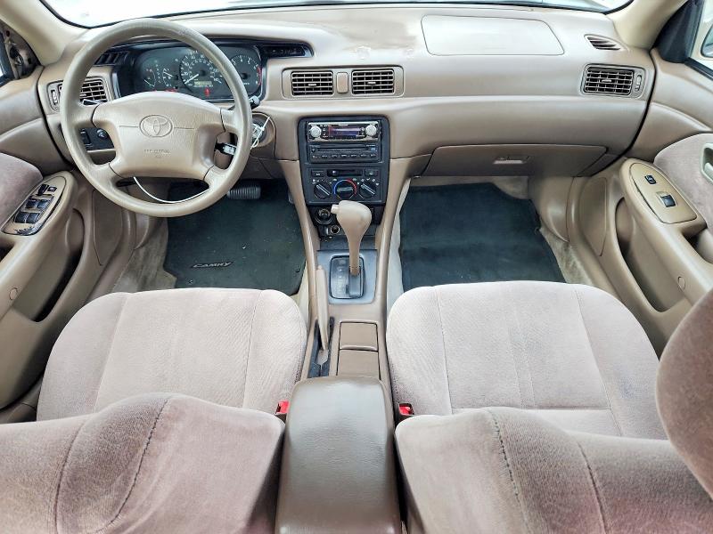 54810086 :رقم المزاد ، 4T1BF22K1WU056768 vin ، 1998 Toyota Camry مزاد بيع